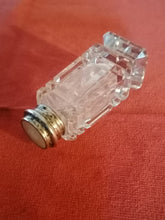 Charger l&#39;image dans la galerie, Salière en cristal taillé, argent et nacre. Parfait état. 
