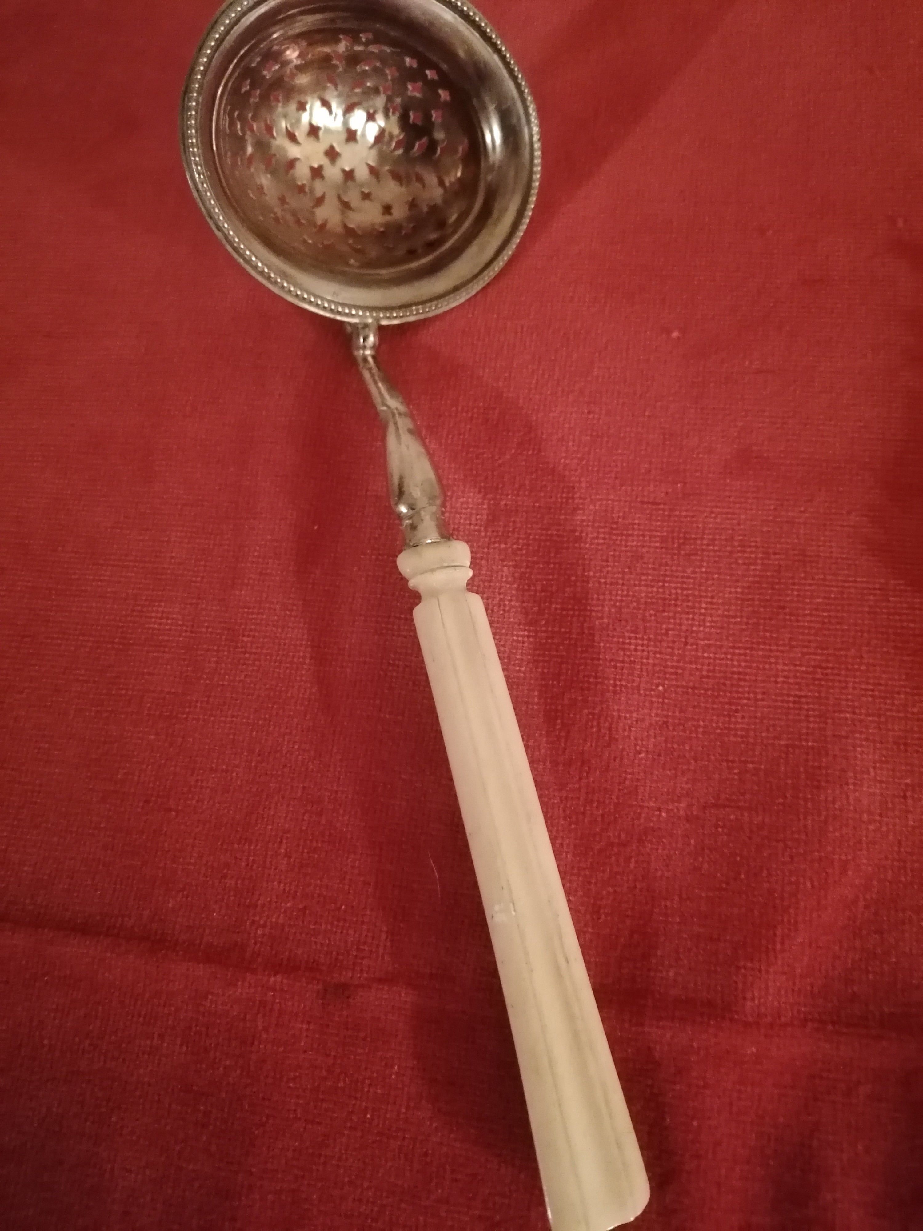 Saupoudreuse Argentée Style Ancien – Manche Long Fourré – Idéale Pour Sucre Glace Ou Farine