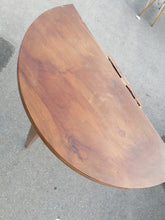 Charger l&#39;image dans la galerie, Table mi lune d&#39;époque Directoire en noyer massif plateau special issus du même morceau de bois
