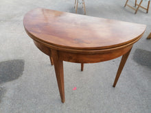 Charger l&#39;image dans la galerie, Table mi lune d&#39;époque Directoire en noyer massif plateau special issus du même morceau de bois
