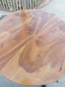 Table mi lune d'époque Directoire en noyer massif plateau special issus du même morceau de bois