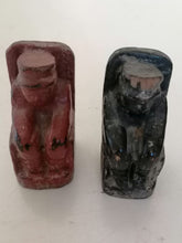 Charger l&#39;image dans la galerie, Paire de statuette ancêtre probablement Nigéria début XXème bois sculpté et peint.
