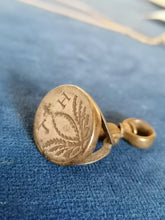Charger l&#39;image dans la galerie, Cachet de châtelaine en argent 18ème 
