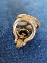 Charger l&#39;image dans la galerie, Cachet de châtelaine en argent 18ème 
