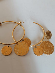 Paire de boucle d'oreille doré, poinçons à identifier
