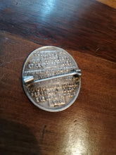 Charger l&#39;image dans la galerie, Don national suisse médaille en argent massif ( broche) premiere guerre 
