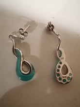 Charger l&#39;image dans la galerie, Paire de boucle d&#39;oreille argent rhodié et pierre synthétique
