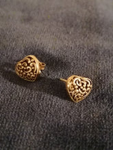 Charger l&#39;image dans la galerie, Paire de clou d&#39;oreille argent en forme de cœur
