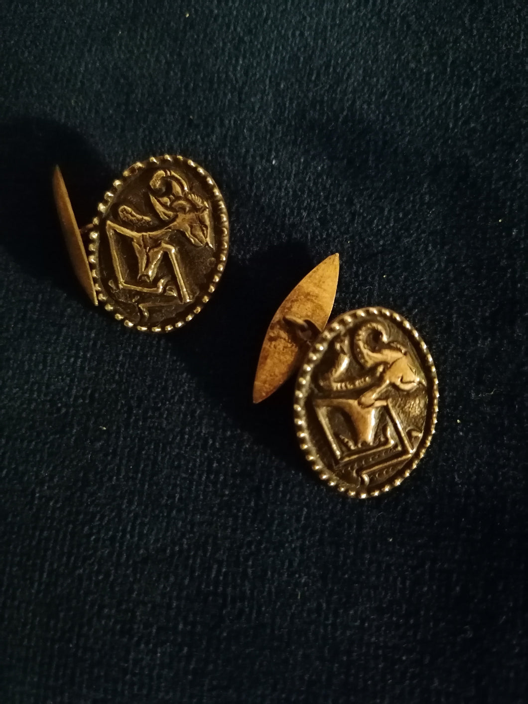 Rangda et barong mythologie Javanaise paire de bouton de manchette en argent massif fait main. 