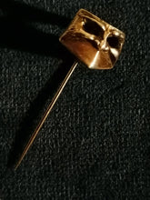 Charger l&#39;image dans la galerie, Broche masque en argent 
