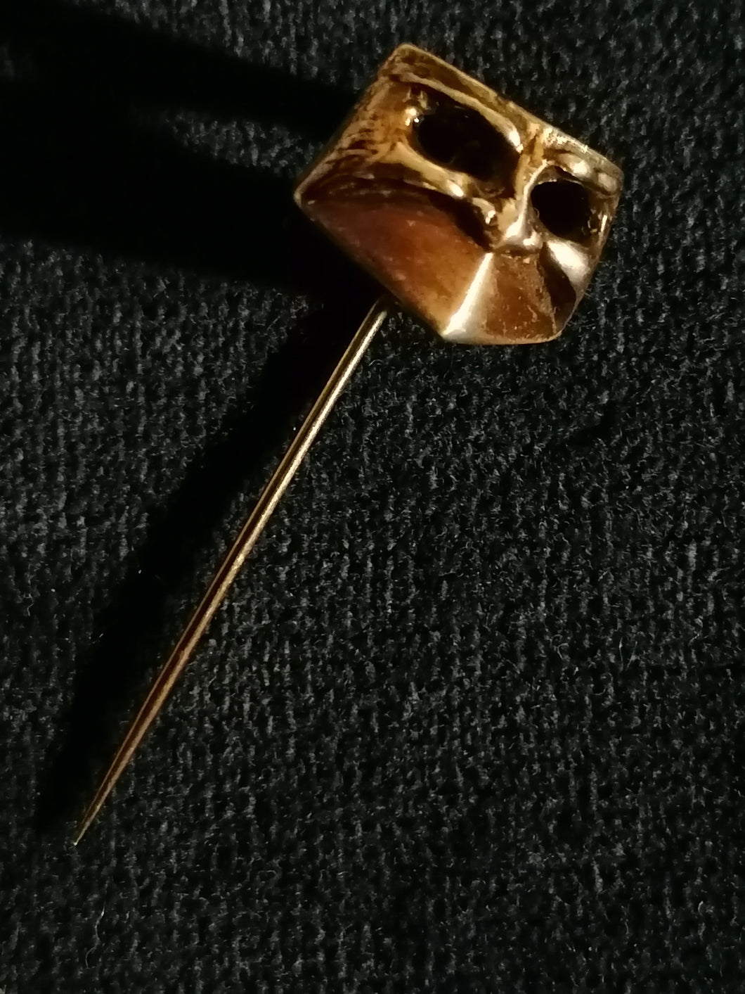 Broche masque en argent 