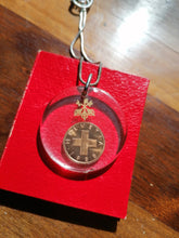 Charger l&#39;image dans la galerie, union banque Suisse 1 centime 1988

Pendentif avec chaîne argenté 
