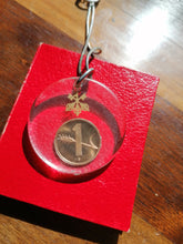 Charger l&#39;image dans la galerie, union banque Suisse 1 centime 1988

Pendentif avec chaîne argenté 
