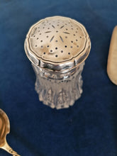 Charger l&#39;image dans la galerie, Sucrier en cristal et argent massif Allemand. Milieu XXème 
