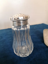 Charger l&#39;image dans la galerie, Sucrier en cristal et argent massif Allemand. Milieu XXème 
