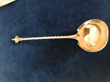 Charger l&#39;image dans la galerie, Bruckmann &amp; Söhne - Heilbronn cuillère à sauce en argent massif doré vers 1900 modèle style renaissance 
