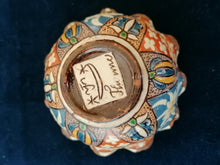 Charger l&#39;image dans la galerie, Petit bol en faïence peinte de Thoune. Signé
