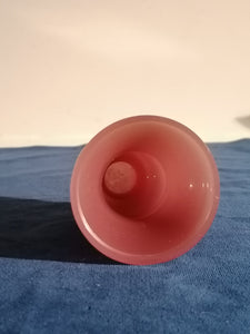 Petit vase en opaline framboise 