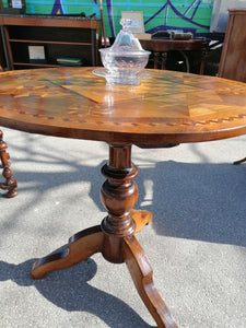 Table à jeux Suisse marqueté ancienne. 