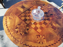 Charger l&#39;image dans la galerie, Table à jeux Suisse marqueté ancienne. 
