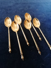 Charger l&#39;image dans la galerie, W&amp;s Sorensen Danemark, 6 ravissantes cuillères à café en argent doré 
