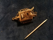 Charger l&#39;image dans la galerie, Mini cadre photo à poser ou suspendre vers 1900, en métal argenté 
