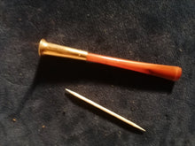 Charger l&#39;image dans la galerie, Porte cigarette or 14 carats  laminé, forme de trompette 
