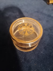 Petite boîte ronde en cristal et peinture or fin 