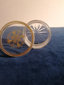 Petite boîte ronde en cristal et peinture or fin 