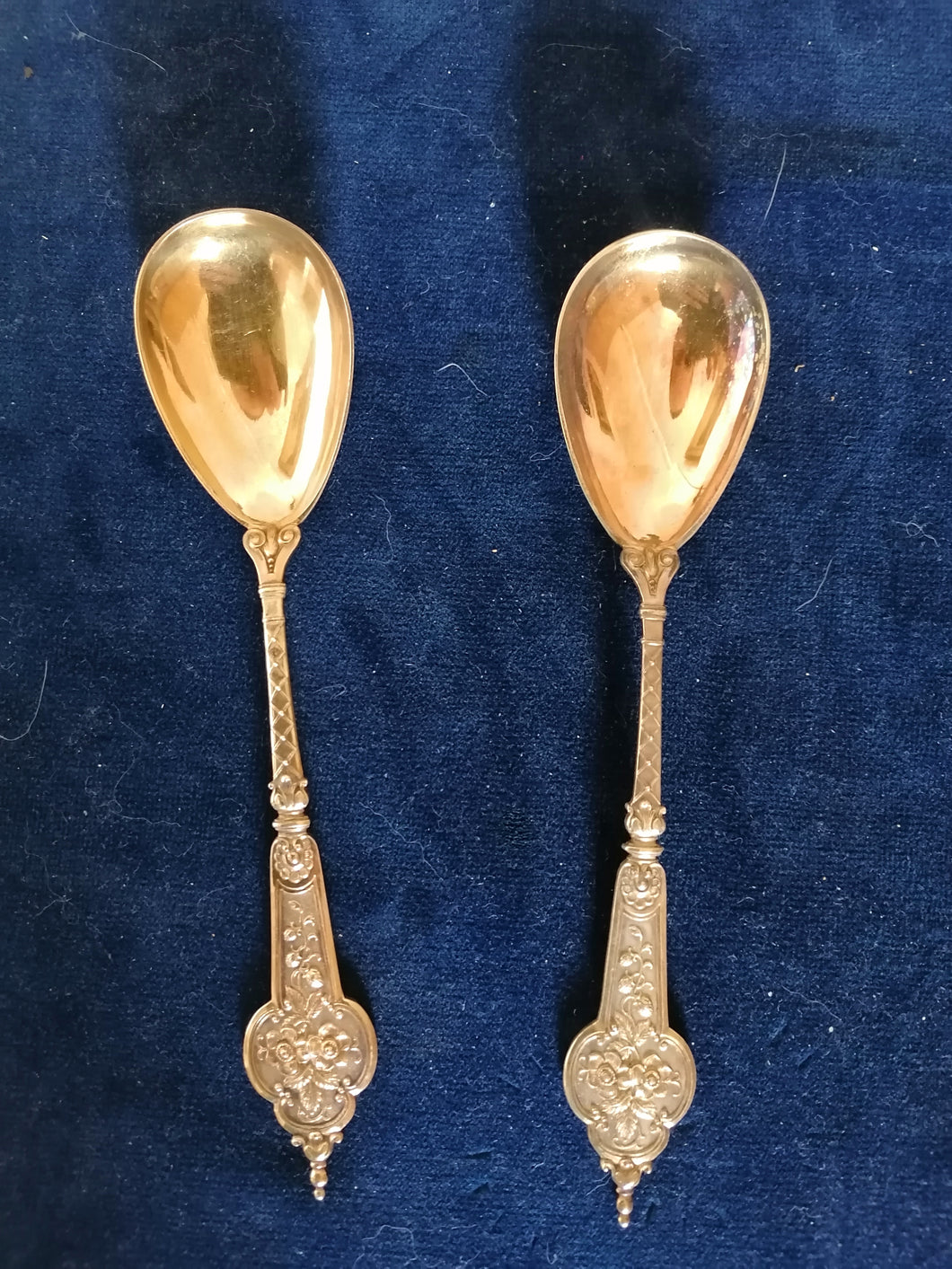 Paire de cuillère à servir en argent massif vermeil Allemand début XXème. Modèle renaissance. 