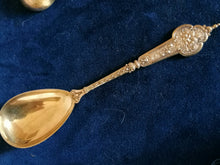 Charger l&#39;image dans la galerie, Paire de cuillère à servir en argent massif vermeil Allemand début XXème. Modèle renaissance. 
