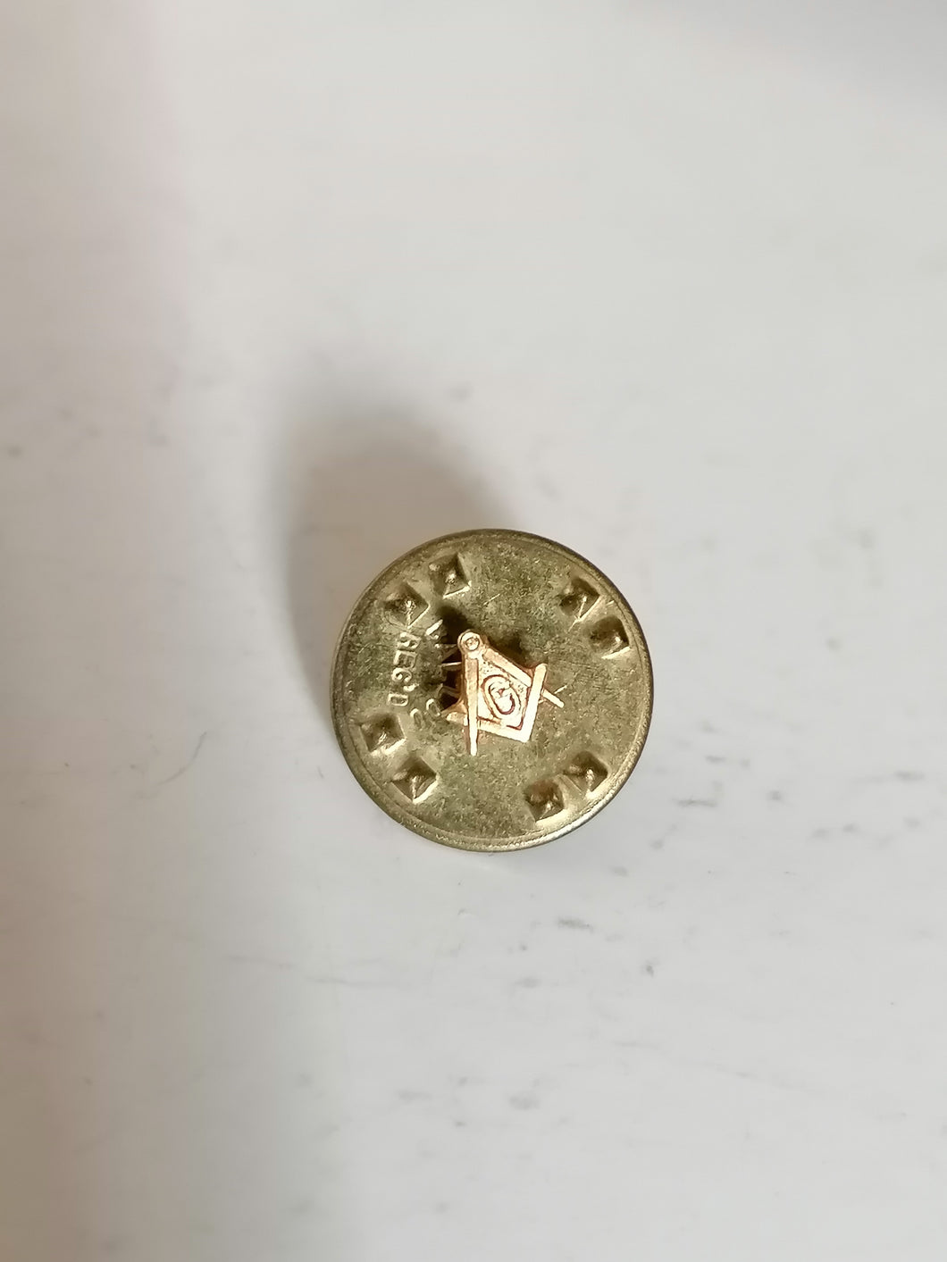 Pins maçonnique doré