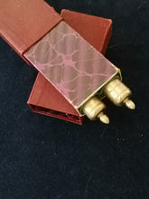 Charger l&#39;image dans la galerie, Object curieux, je ne sais ce que c&#39;est.. Avec son écrin, manche en bois et métal argenté. 
