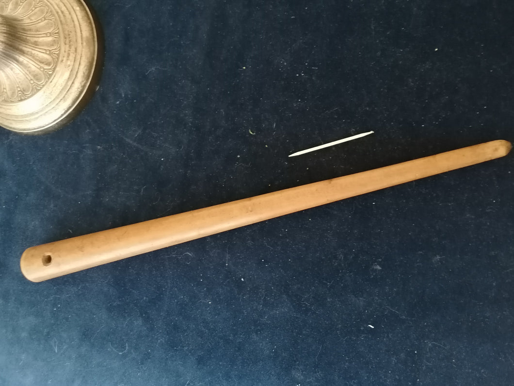 Object curieux en bois , servait à battre quelque chose mais quoi 