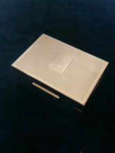Charger l&#39;image dans la galerie, Links of London pour Bedat &amp; Co Boîte à cigare métal argenté. 
