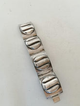 Charger l&#39;image dans la galerie, Bracelet fait main, bijoux créateur non signé, très belle qualité, métal argenté des année 50-60
