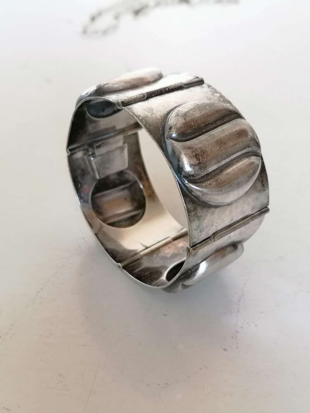 Bracelet fait main, bijoux créateur non signé, très belle qualité, métal argenté des année 50-60