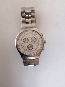 Swatch Irony 2005 homme  Chronométre et date  quartz. Boîtier et bracelet en acier. Diamètre 47mm