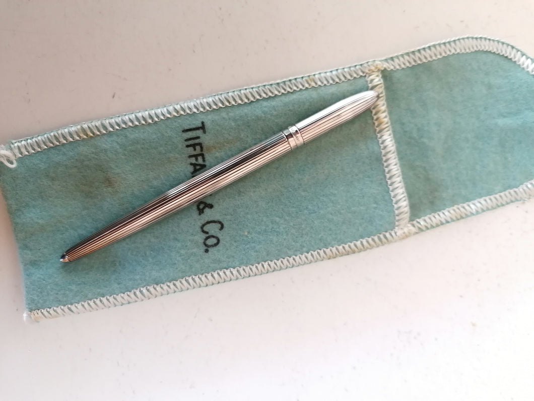 Petit stylo de poche Tiffany & Co en argent massif sterling, cartouche encre à changer