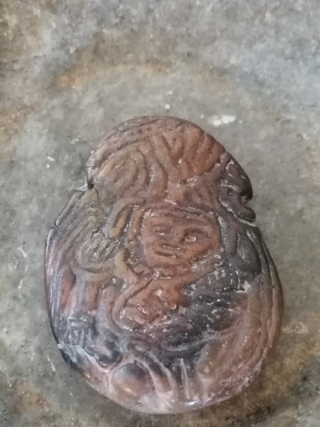 Amulette Talisman  en terre cuite ,  divinité maya ou aztec.  Époque à déterminer