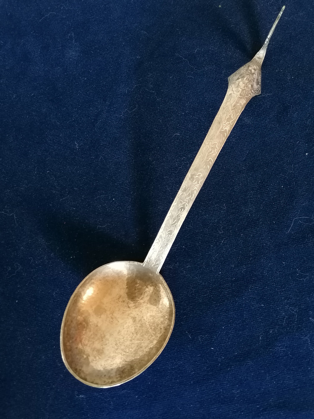 Cuillère à servir Thaïlande, en argent massif. Décors traditionnels, signé travail XXème